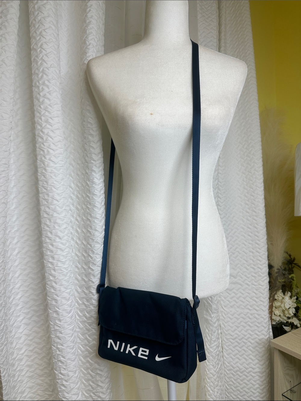🆕NWOT Nike Futura Navy Crossbody Bag with White Logo